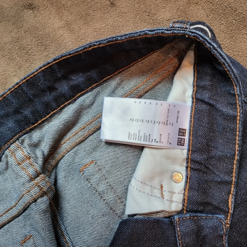 NWOT Uniqlo Straight Leg Denim Jeans Womens Size 26 - Picture 3 of 6